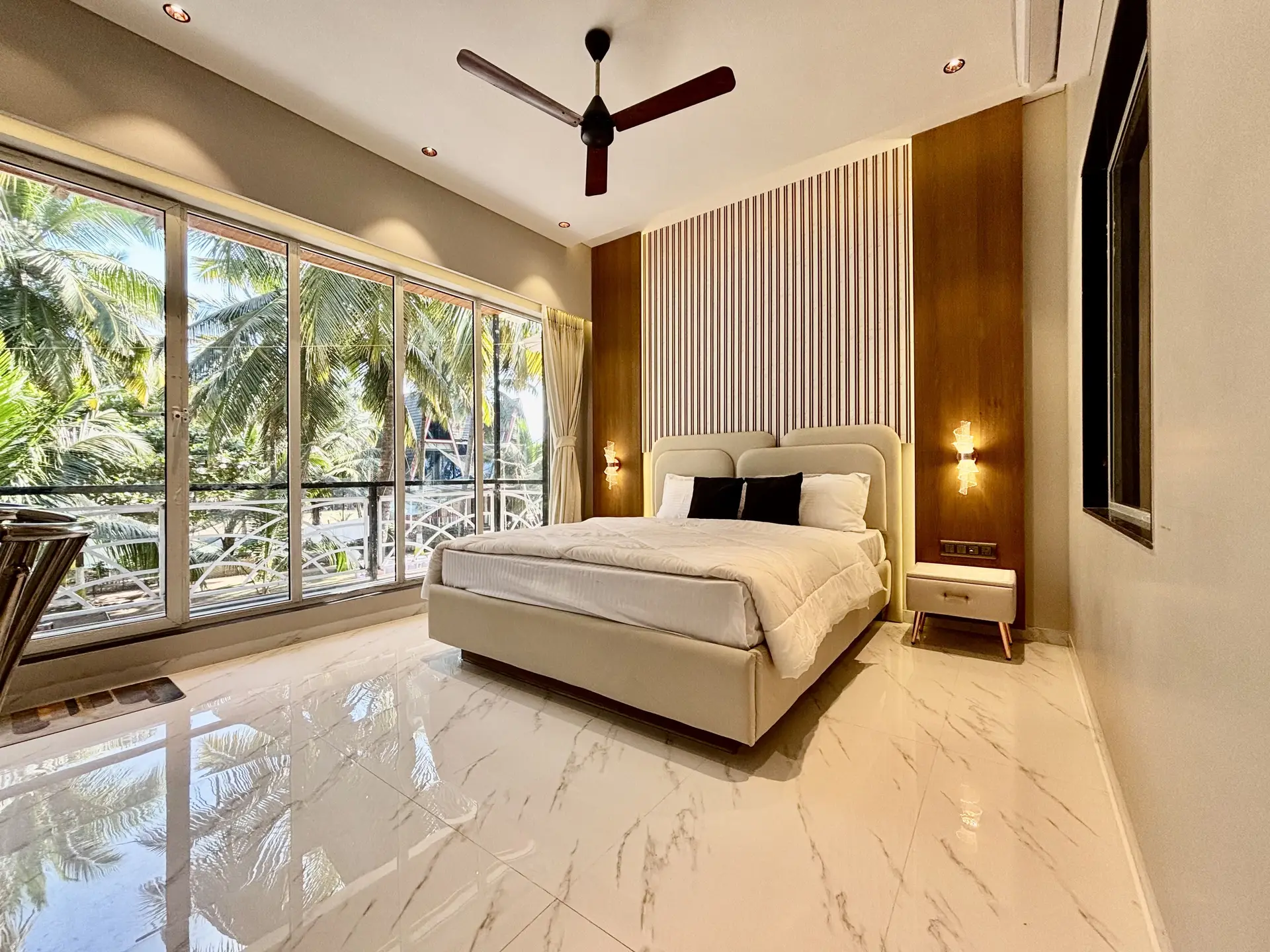 Private Jacuzzi Suite for Couples